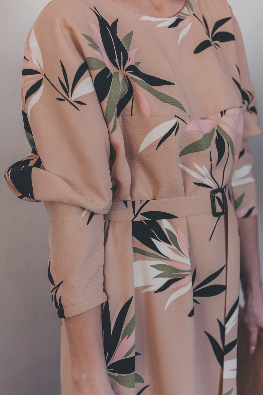 Платье «Мирра» цвета персиково-цветочная пастэль, размер 42-44